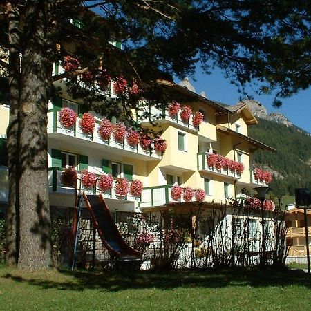 Hotel Montana Pozza di Fassa Extérieur photo