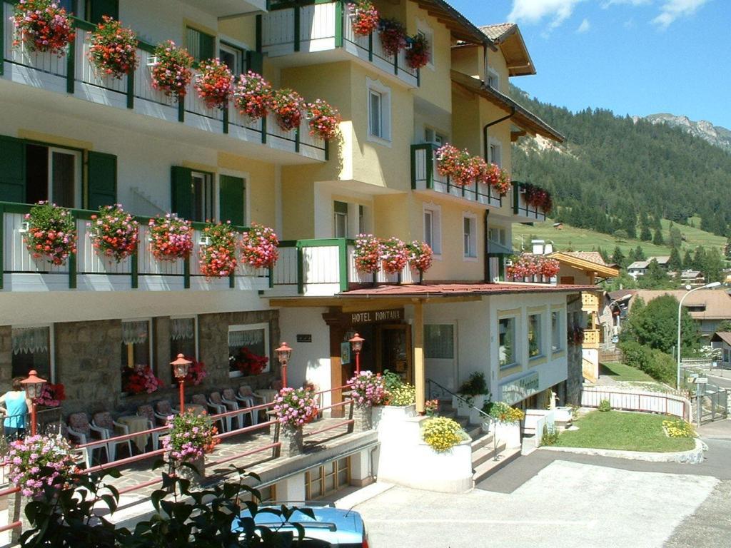 Hotel Montana Pozza di Fassa Extérieur photo